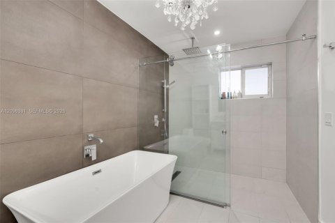 House in Miami Lakes, Florida 3 bedrooms, 170.29 sq.m. № 2392788 - photo 26