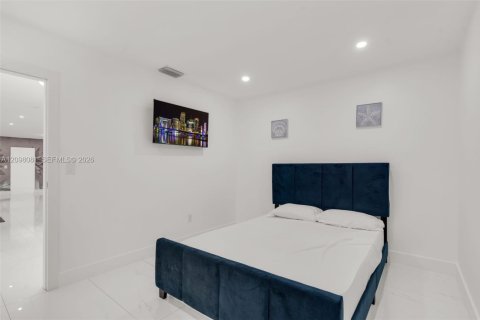 House in Miami Lakes, Florida 3 bedrooms, 170.29 sq.m. № 2392788 - photo 16