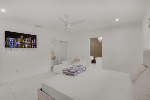 House in Miami Lakes, Florida 3 bedrooms, 170.29 sq.m. № 2392788 - photo 23