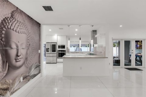 House in Miami Lakes, Florida 3 bedrooms, 170.29 sq.m. № 2392788 - photo 10