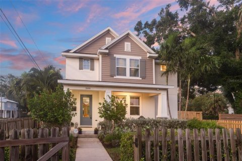 Casa en venta en Saint Petersburg, Florida, 3 dormitorios, 241.55 m2 № 1843089 - foto 1