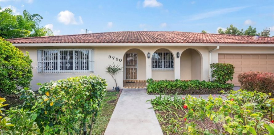 Дом в Майами, Флорида 3 спальни, 202.62м2 № 2005662