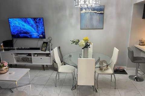 Copropriété à vendre à Miami, Floride: 1 chambre, 53.42 m2 № 1821802 - photo 2