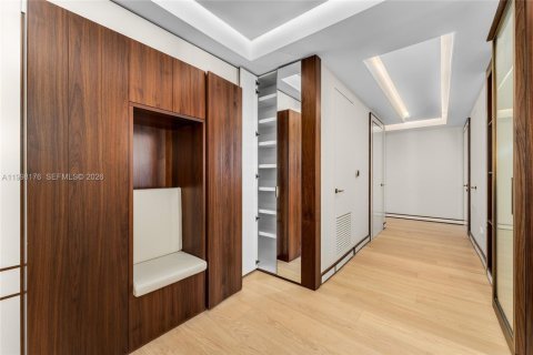 Condominio en venta en Miami Beach, Florida, 3 dormitorios, 331.38 m2 № 2154852 - foto 22