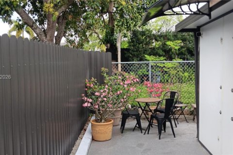 Casa en alquiler en Hollywood, Florida, 1 dormitorio, 109.81 m2 № 2056740 - foto 1