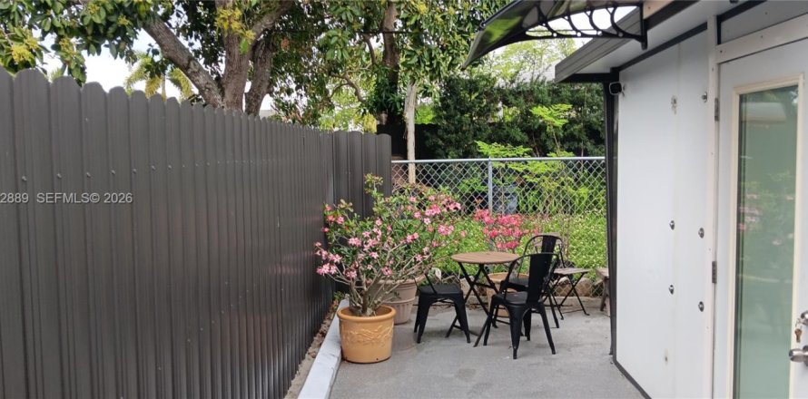 Casa en Hollywood, Florida 1 dormitorio, 109.81 m2 № 2056740