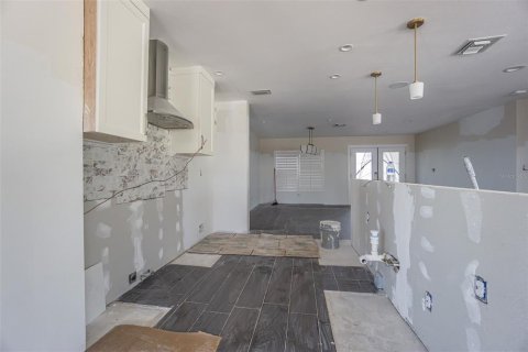 Casa en venta en Saint Petersburg, Florida, 4 dormitorios, 253.34 m2 № 1744591 - foto 29