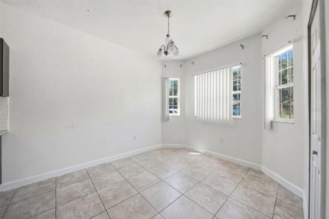 House in Orlando, Florida 4 bedrooms, 126.35 sq.m. № 2210362 - photo 24
