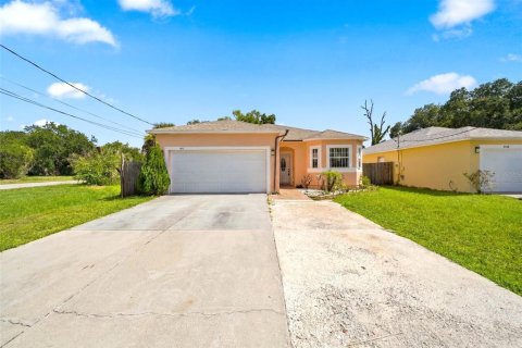 House in Orlando, Florida 4 bedrooms, 126.35 sq.m. № 2210362 - photo 2