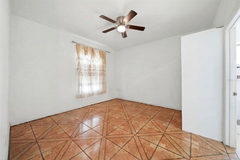 House in Orlando, Florida 4 bedrooms, 126.35 sq.m. № 2210362 - photo 20
