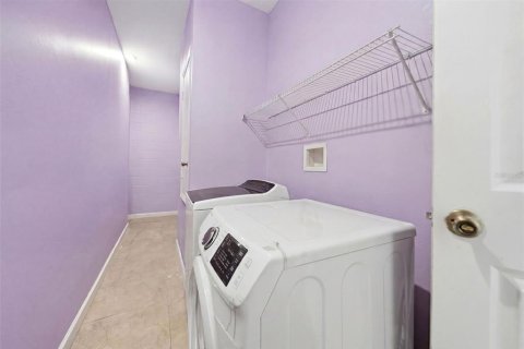 House in Orlando, Florida 4 bedrooms, 126.35 sq.m. № 2210362 - photo 26