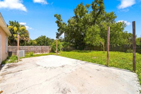 House in Orlando, Florida 4 bedrooms, 126.35 sq.m. № 2210362 - photo 27