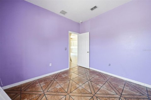 House in Orlando, Florida 4 bedrooms, 126.35 sq.m. № 2210362 - photo 16
