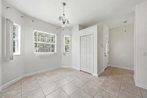 House in Orlando, Florida 4 bedrooms, 126.35 sq.m. № 2210362 - photo 10
