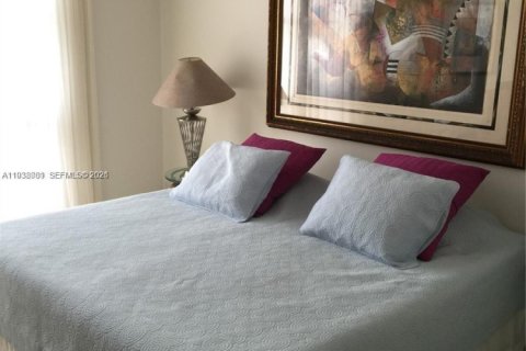 Condo in Key Biscayne, Florida, 2 bedrooms  № 2080335 - photo 7