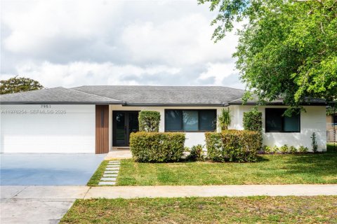 Villa ou maison à vendre à Davie, Floride: 3 chambres, 164.53 m2 № 2042892 - photo 2