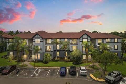 Condo in Orlando, Florida, 2 bedrooms  № 1835379 - photo 1