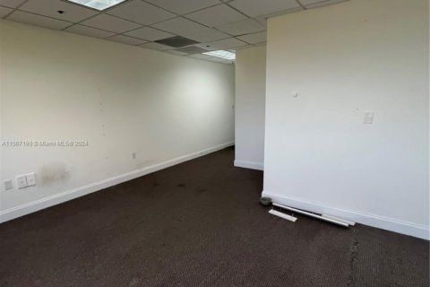 Oficina en alquiler en Miami, Florida № 1142253 - foto 1