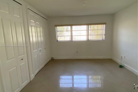 Condo in Miami, Florida, 1 bedroom  № 1922009 - photo 6