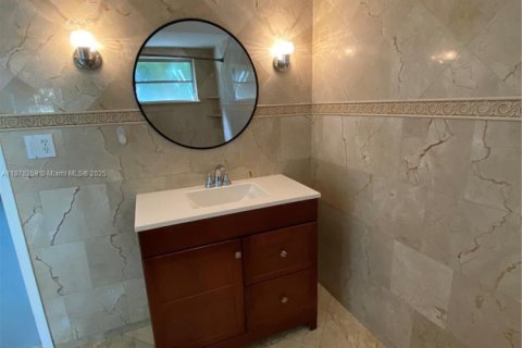 Condo in Miami, Florida, 1 bedroom  № 1922009 - photo 8