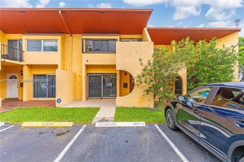 Touwnhouse à Miami, Floride 2 chambres, 129.6 m2 № 2154930