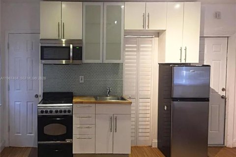 Commercial property in Miami, Florida № 2029763 - photo 16