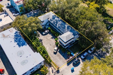 Commercial property in Miami, Florida № 2029763 - photo 20