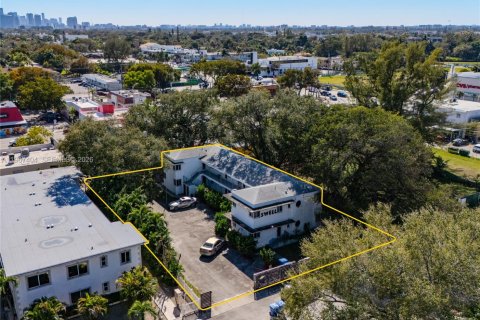Commercial property in Miami, Florida № 2029763 - photo 21