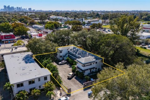 Commercial property in Miami, Florida № 2029763