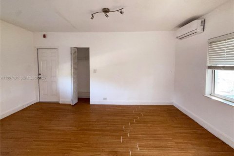 Commercial property in Miami, Florida № 2029763 - photo 19