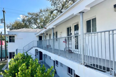 Commercial property in Miami, Florida № 2029763 - photo 8
