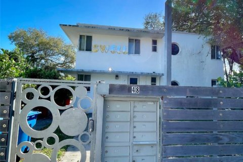 Commercial property in Miami, Florida № 2029763 - photo 11