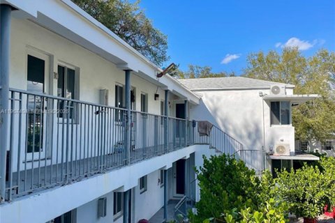 Commercial property in Miami, Florida № 2029763 - photo 9