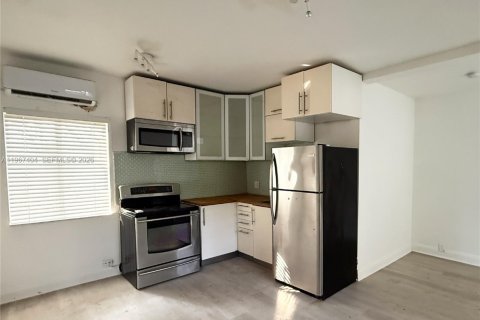 Commercial property in Miami, Florida № 2029763 - photo 15