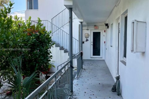 Commercial property in Miami, Florida № 2029763 - photo 10