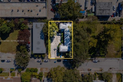 Commercial property in Miami, Florida № 2029763 - photo 4