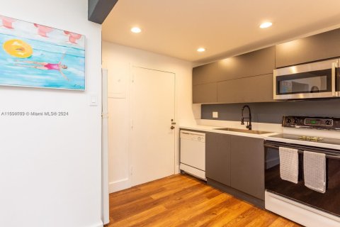 Copropriété à louer à Sunny Isles Beach, Floride: 1 chambre, 96.62 m2 № 1708447 - photo 18