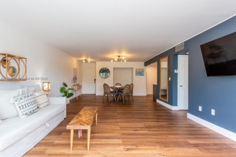 Copropriété à louer à Sunny Isles Beach, Floride: 1 chambre, 96.62 m2 № 1708447 - photo 13