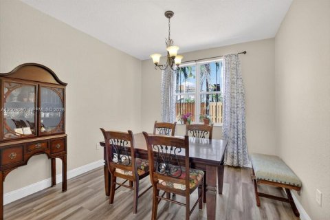 House in Miramar, Florida 3 bedrooms, 163.6 sq.m. № 2072823 - photo 10
