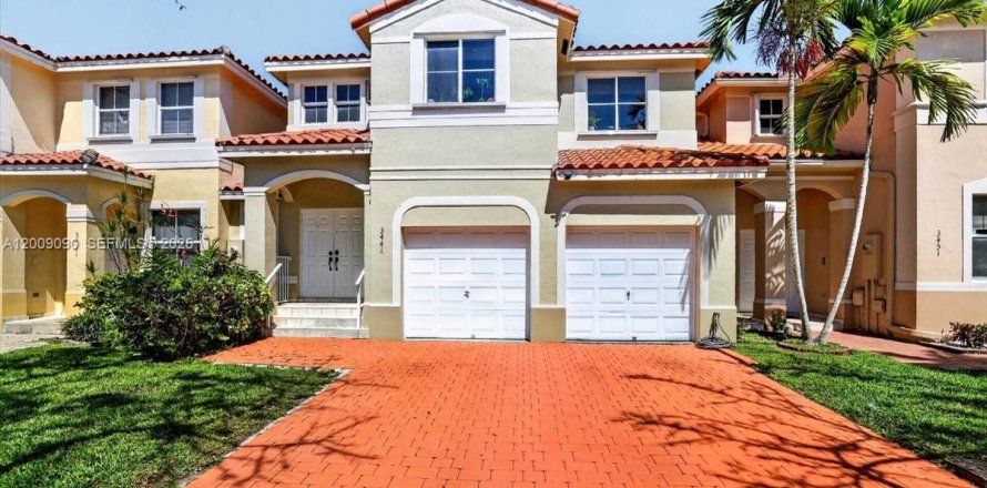 House in Miramar, Florida 3 bedrooms, 163.6 sq.m. № 2072823