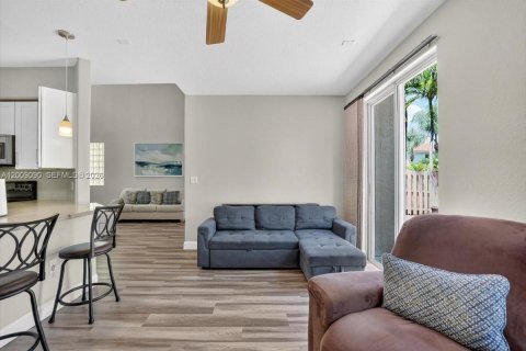 House in Miramar, Florida 3 bedrooms, 163.6 sq.m. № 2072823 - photo 12