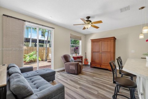 House in Miramar, Florida 3 bedrooms, 163.6 sq.m. № 2072823 - photo 11