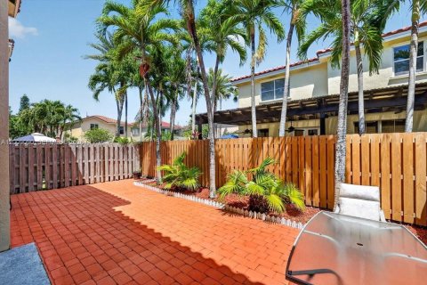 House in Miramar, Florida 3 bedrooms, 163.6 sq.m. № 2072823 - photo 2