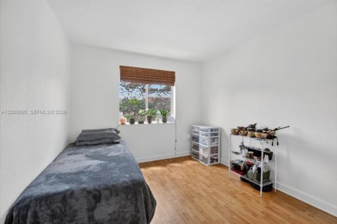 House in Miramar, Florida 3 bedrooms, 163.6 sq.m. № 2072823 - photo 27