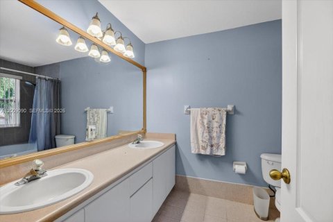 House in Miramar, Florida 3 bedrooms, 163.6 sq.m. № 2072823 - photo 26