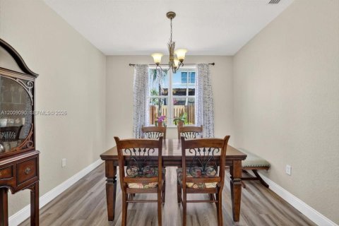 House in Miramar, Florida 3 bedrooms, 163.6 sq.m. № 2072823 - photo 9