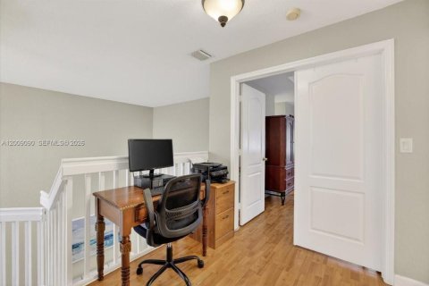 House in Miramar, Florida 3 bedrooms, 163.6 sq.m. № 2072823 - photo 17