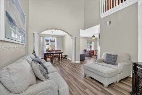 House in Miramar, Florida 3 bedrooms, 163.6 sq.m. № 2072823 - photo 5
