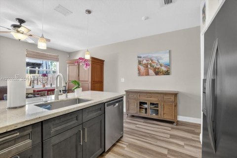 House in Miramar, Florida 3 bedrooms, 163.6 sq.m. № 2072823 - photo 16