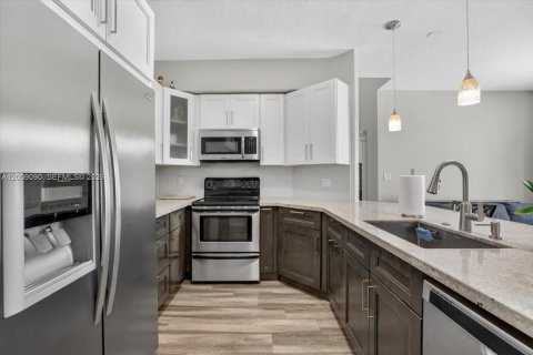House in Miramar, Florida 3 bedrooms, 163.6 sq.m. № 2072823 - photo 4